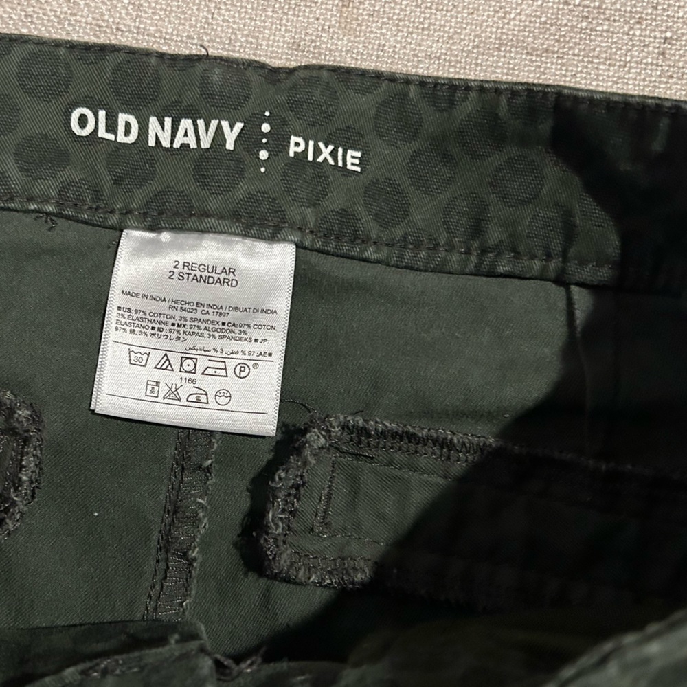 Old Navy pixie pants - Picture 4 of 5